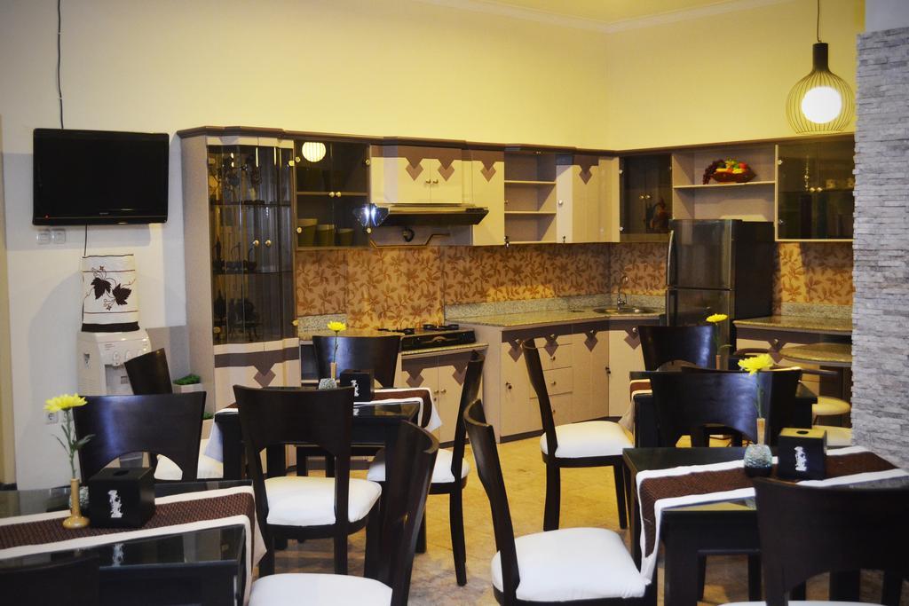 Srikandi Guesthouse Malang Kültér fotó