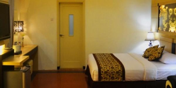 Srikandi Guesthouse Malang Szoba fotó